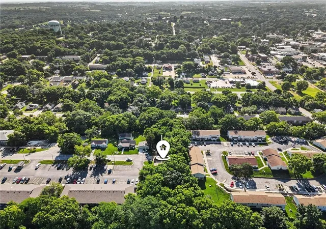 Homes for sale in Liberty, MO | 401 N Skyline Dr, Liberty, MO 64068 | MLS# 2630164