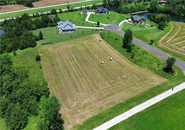 1st image of 2448 Sw Meadow Lake Dr, Ottawa, KS 66067 | MLS# 2630167