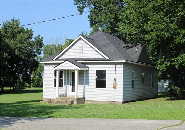 Homes for sale in Mulberry, KS | 118 S Oak St, Mulberry, KS 66756 | MLS# 2630168