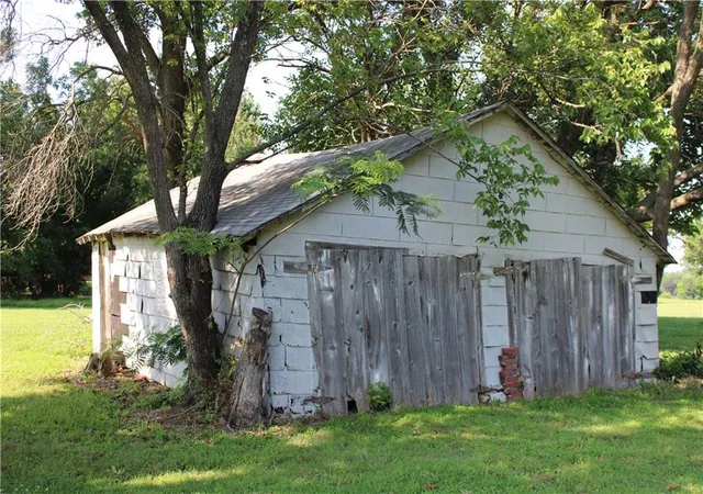 Homes for sale in Mulberry, KS | 118 S Oak St, Mulberry, KS 66756 | MLS# 2630168