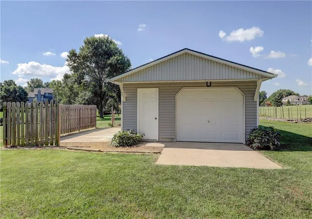 2nd image of 24475 W 55th St, Shawnee, KS 66226 | MLS# 2630170