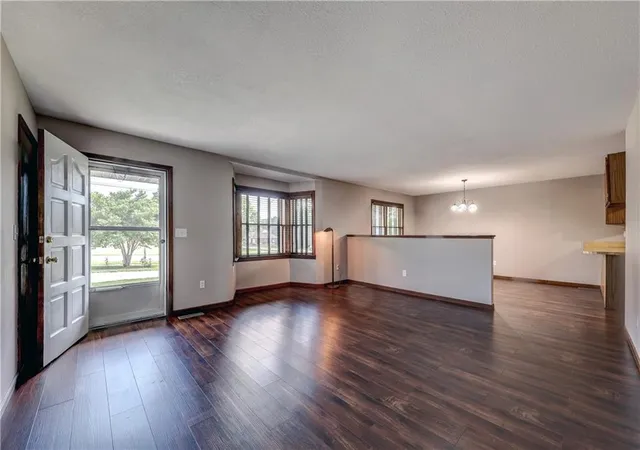 4th image of 24475 W 55Th St, Shawnee, KS 66226 | MLS# 2630170