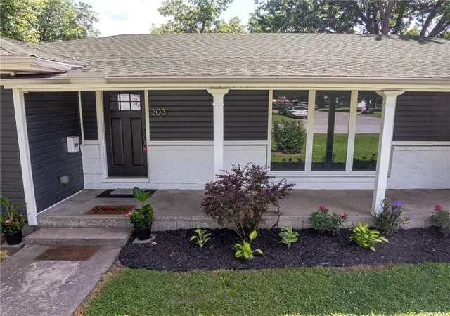 Homes for sale in Frontenac, KS | 303 S Jefferson St, Frontenac, KS 66763 | MLS# 2630185