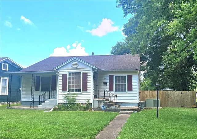 Homes for sale in Pittsburg, KS | 211 E 22nd St, Pittsburg, KS 66762 | MLS# 2630187