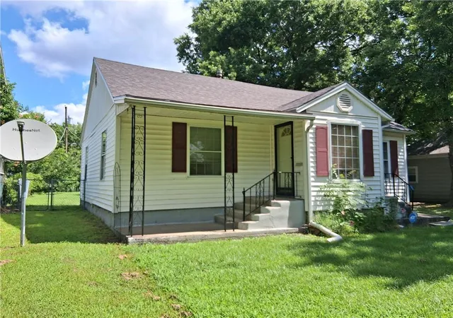 Homes for sale in Pittsburg, KS | 211 E 22Nd St, Pittsburg, KS 66762 | MLS# 2630187