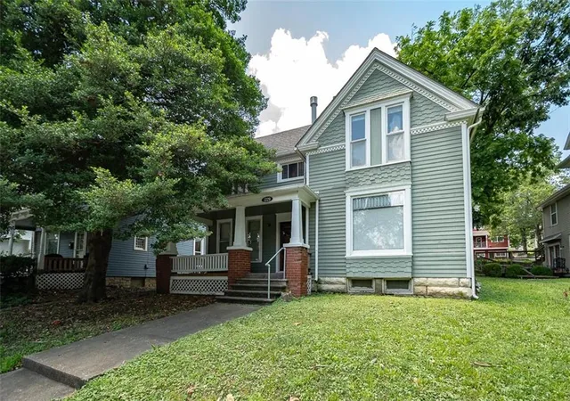 Homes for sale in Lawrence, KS | 1229 Tennessee St, Lawrence, KS 66044 | MLS# 2630189