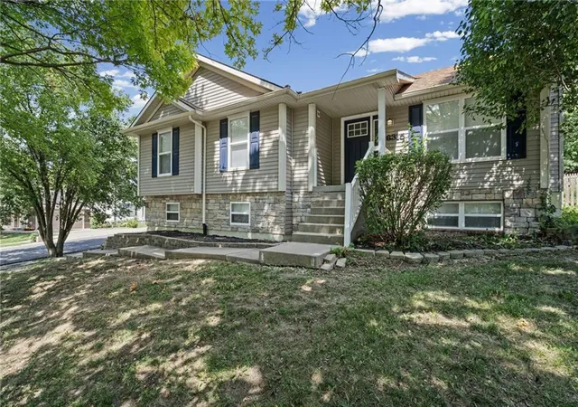 1st image of 6315 N Quincy Ave, Kansas City, MO 64119 | MLS# 2630193