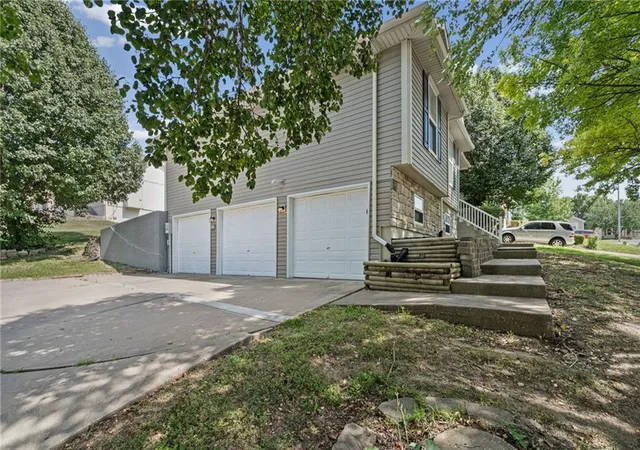 3rd image of 6315 N Quincy Ave, Kansas City, MO 64119 | MLS# 2630193