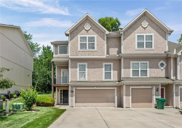 1st image of 13748 Grove Ave, Bonner Springs, KS 66012 | MLS# 2630195