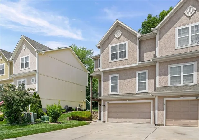 35th image of 13748 Grove Ave, Bonner Springs, KS 66012 | MLS# 2630195