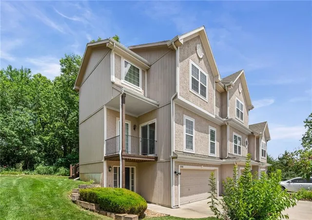 4th image of 13748 Grove Ave, Bonner Springs, KS 66012 | MLS# 2630195