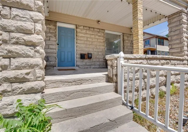 Listing Photo 4 - Condo for sale in building located at 708 E 34th St, Kansas City, MO 64109