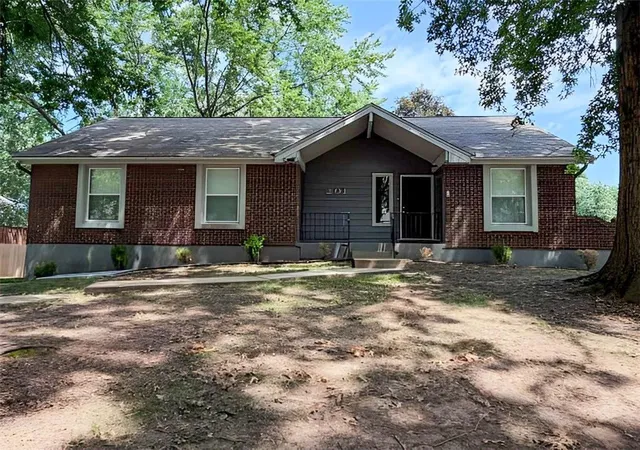 Photo 1 of Sale Pending at 201 Se Princeton Pl, Blue Springs, MO 64014 | MLS# 2630198 | Listing updated on 2026-08-22