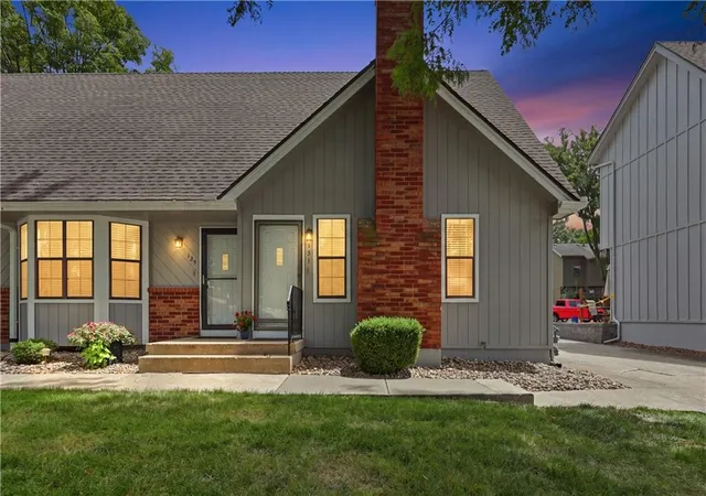 Photo 3 of Townhouse for sale at 131 Sw Donovan Rd, Lees Summit, MO 64063 | MLS# 2630199 | Listing updated on 2026-09-21