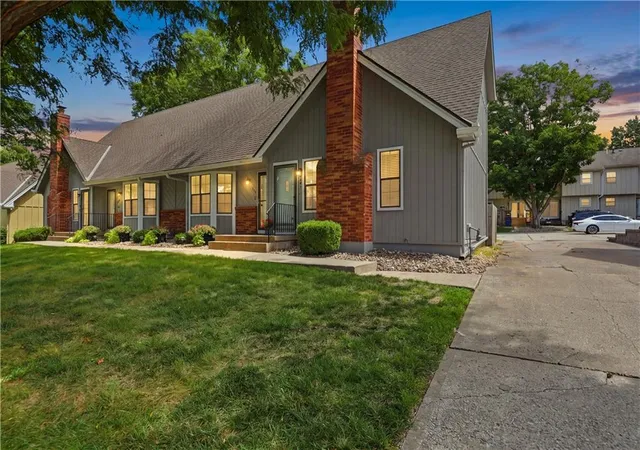 Photo 3 of Townhouse for sale at 131 SW Donovan Rd, Lees Summit, MO 64063 | MLS# 2630199 | Listing updated on 2026-10-08
