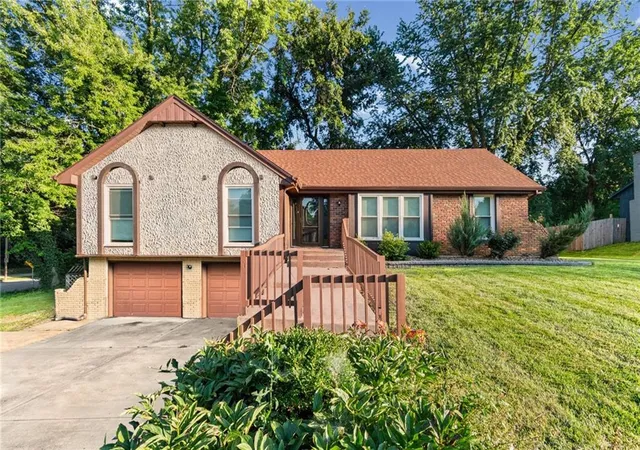 Homes for sale in Liberty, MO | 403 Kingsley Ave, Liberty, MO 64068 | MLS# 2630210