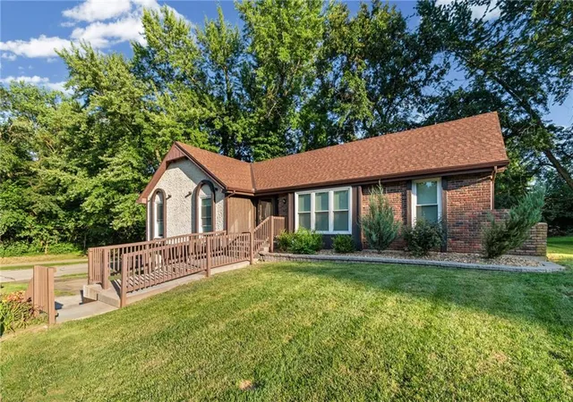 Homes for sale in Liberty, MO | 403 Kingsley Ave, Liberty, MO 64068 | MLS# 2630210