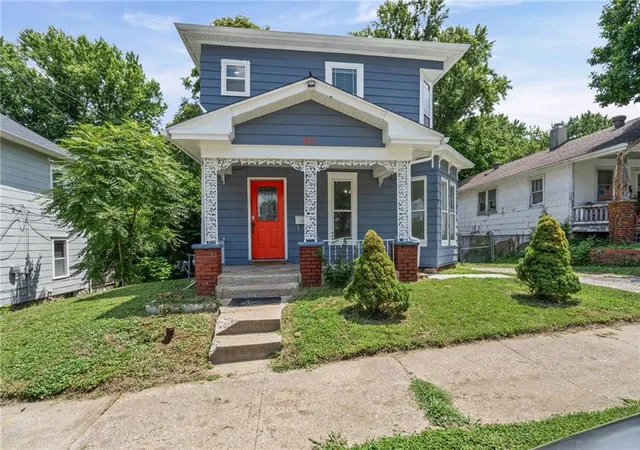 Photo 1 of Single family home for sale at 611 N Spring St, Independence, MO 64050 | MLS# 2630217 | Listing updated on 2026-08-12