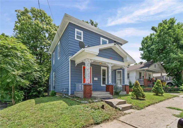 Photo 2 of Single family home for sale at 611 N Spring St, Independence, MO 64050 | MLS# 2630217 | Listing updated on 2026-08-12