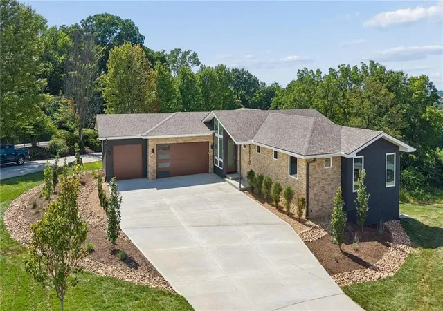 Photo 1 of Single family home for sale at 5870 Chateau Ct, Kansas City, MO 64152 | MLS# 2630218 | Listing updated on 2026-09-06