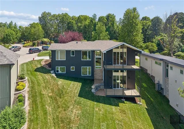 Photo 4 of Single family home for sale at 5870 Chateau Ct, Kansas City, MO 64152 | MLS# 2630218 | Listing updated on 2026-09-06