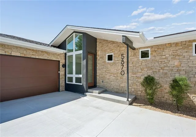 Photo 3 of Single family home for sale at 5870 Chateau Ct, Kansas City, MO 64152 | MLS# 2630218 | Listing updated on 2026-10-03