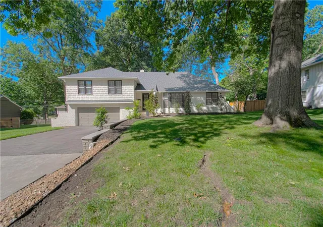 1st image of 8020 Juniper St, Prairie Village, KS 66208 | MLS# 2630219