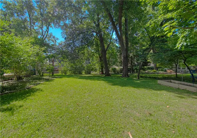 3rd image of 8020 Juniper St, Prairie Village, KS 66208 | MLS# 2630219