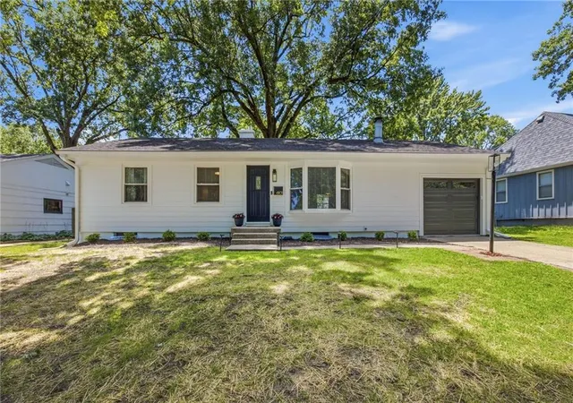 1st image of 6101 W 76th St, Prairie Village, KS 66208 | MLS# 2630224