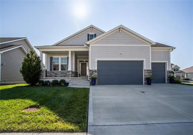 1st image of 613 Sw Brummel Rd, Lees Summit, MO 64081 | MLS# 2630230