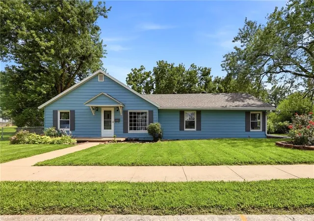2nd image of 1620 E 10th St, Sedalia, MO 65301 | MLS# 2630231