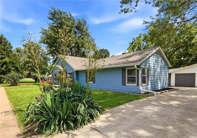 4th image of 1620 E 10Th St, Sedalia, MO 65301 | MLS# 2630231