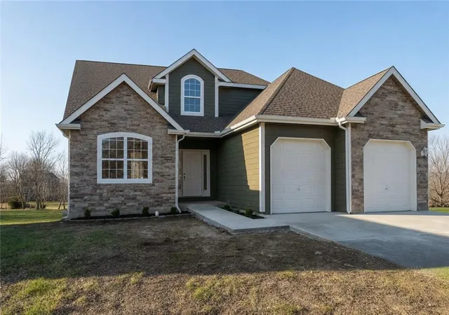 Homes for sale in Baldwin City, KS | 121 Hillside Dr, Baldwin City, KS 66006 | MLS# 2630234