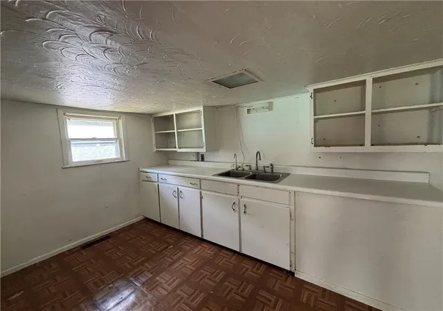 Photo 4 of Sale Pending at 3813 W Ayrlawn Dr, St Joseph, MO 64503 | MLS# 2630235 | Listing updated on 2026-08-19