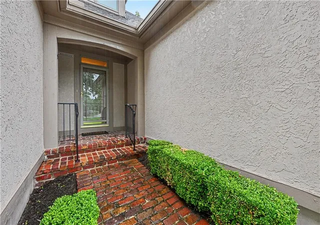 2nd image of 6202 W 128th St, Leawood, KS 66209 | MLS# 2630241