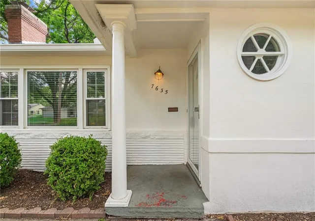 Homes for sale in Kansas City, MO | 7635 Charlotte St, Kansas City, MO 64131 | MLS# 2630250