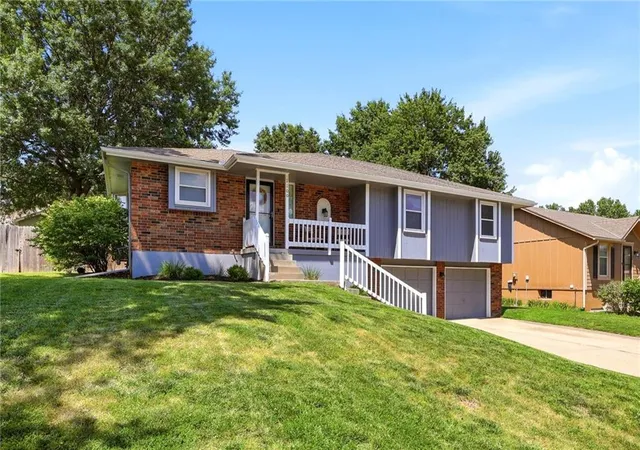 Homes for sale in Lees Summit, MO | 1100 Ne Deerbrook Ter, Lees Summit, MO 64086 | MLS# 2630253