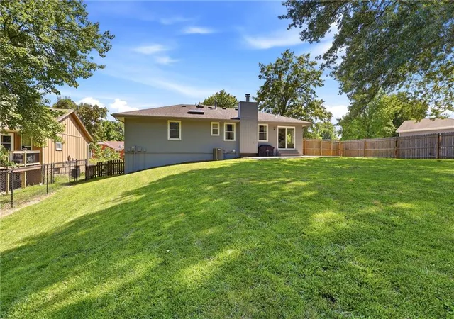 Homes for sale in Lees Summit, MO | 1100 Ne Deerbrook Ter, Lees Summit, MO 64086 | MLS# 2630253