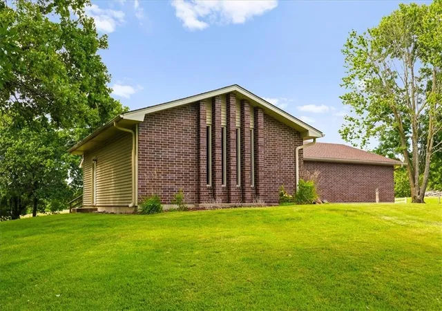 2nd image of 13312 Riverview Ave, Bonner Springs, KS 66012 | MLS# 2630257