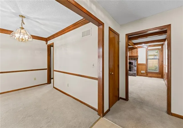 image of 8639 Greenway Ln, Lenexa, KS 66215 | MLS# 2630260