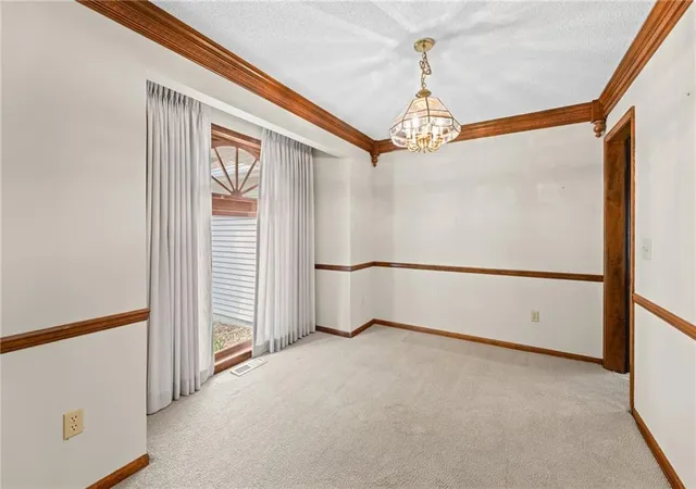 image of 8639 Greenway Ln, Lenexa, KS 66215 | MLS# 2630260