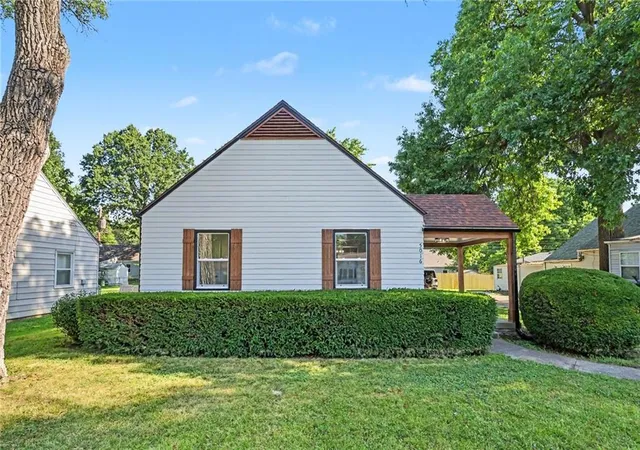 Homes for sale in Roeland Park, KS | 5016 W 51st St, Roeland Park, KS 66205 | MLS# 2630267