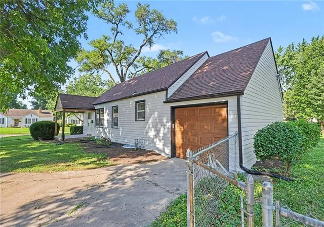 Homes for sale in Roeland Park, KS | 5016 W 51St St, Roeland Park, KS 66205 | MLS# 2630267