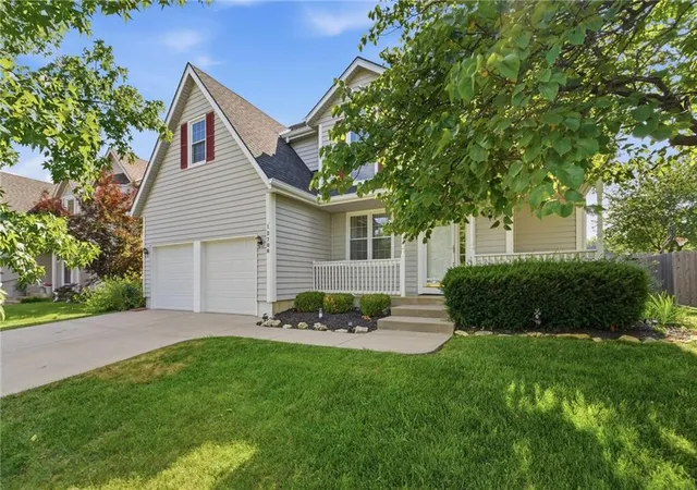 3rd image of 12706 Benson St, Overland Park, KS 66213 | MLS# 2630268