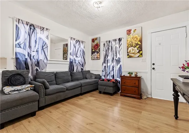 Photo 3 of Single family home for sale at 521 N Osage St, Independence, MO 64050 | MLS# 2630270 | Listing updated on 2026-07-11