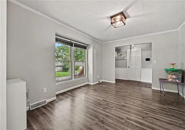 Photo 4 of Sale Pending at 1008 SW 19th Street Ter, Blue Springs, MO 64015 | MLS# 2630271 | Listing updated on 2026-09-01