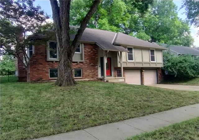 2nd image of 16405 Spring Valley Rd, Belton, MO 64012 | MLS# 2630272