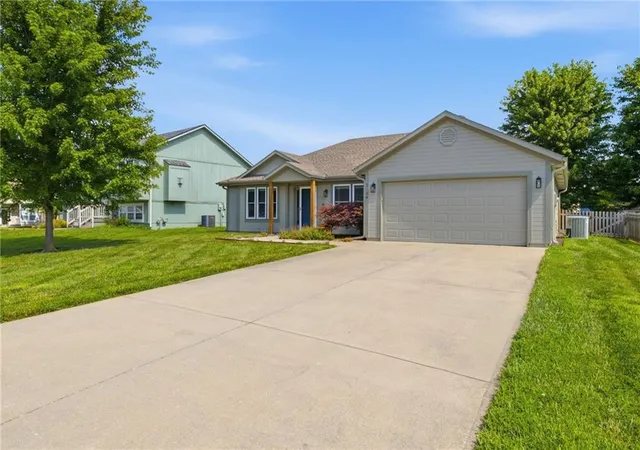 Homes for sale in Greenwood, MO | 2104 Cherokee Dr, Greenwood, MO 64034 | MLS# 2630286