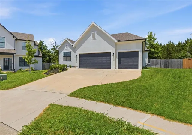 Photo 2 of Sale Pending at 12700 Highland Ave, Kansas City, MO 64145 | MLS# 2630289 | Listing updated on 2026-07-26