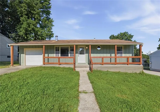 Homes for sale in Leavenworth, KS | 209 Western St, Leavenworth, KS 66048 | MLS# 2630297